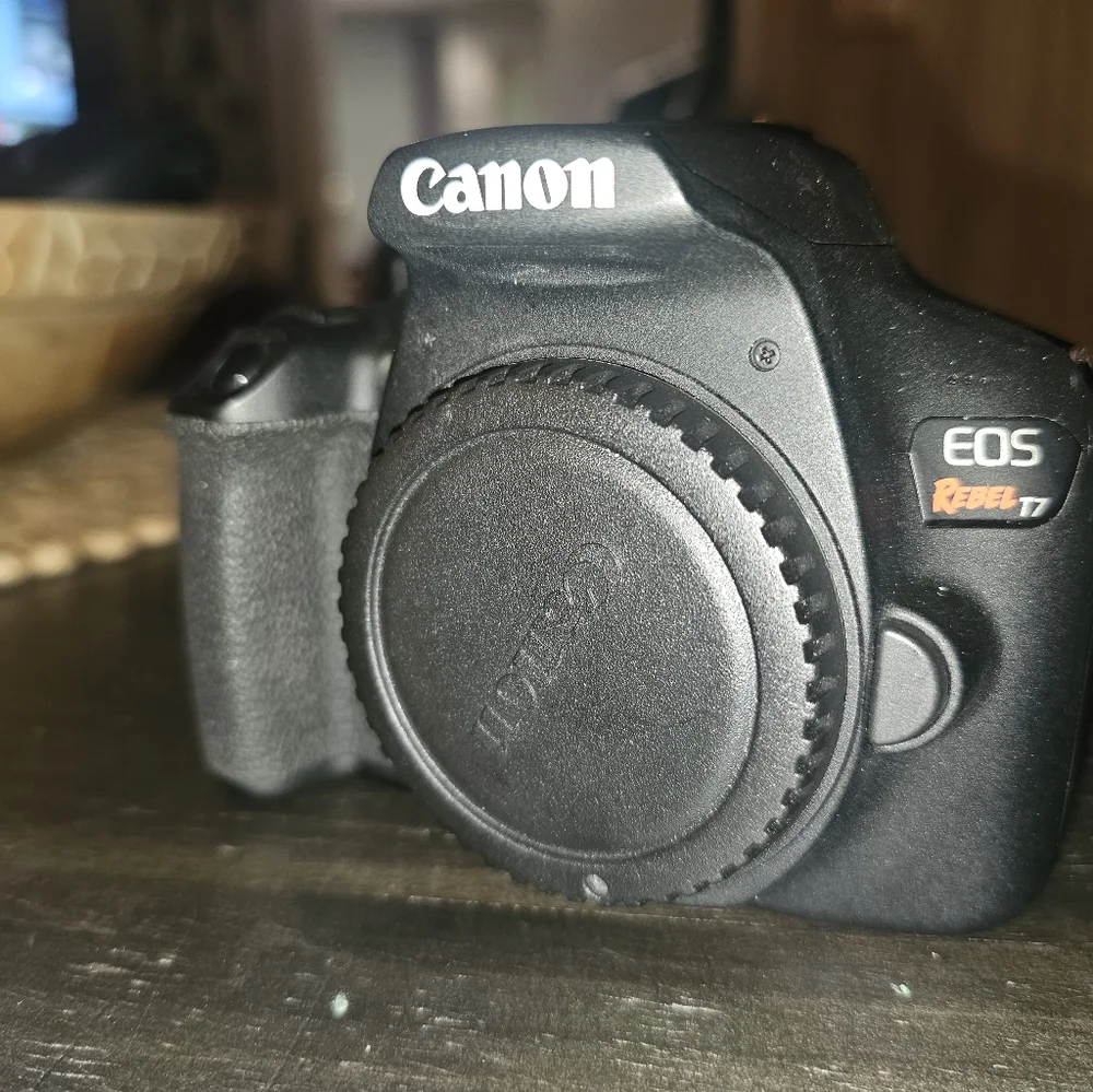 Canon T7, black